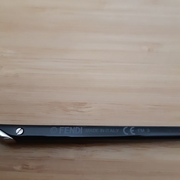 Authentic Fendi sunglasses - Picture 5 of 6